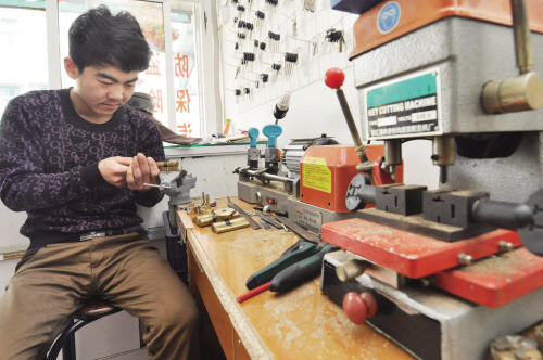 鲁容乡开锁店为啥“牛号”频现 听开锁师傅讲什么锁最防盗