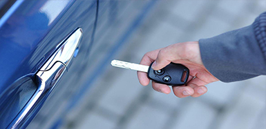 鲁容乡汽车钥匙锁在车里了怎么办？如何开汽车锁