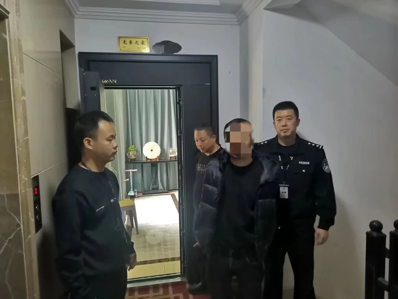 鲁容乡全副伪装仍被识别！双龙公安成功抓获一名撬锁盗窃嫌疑人